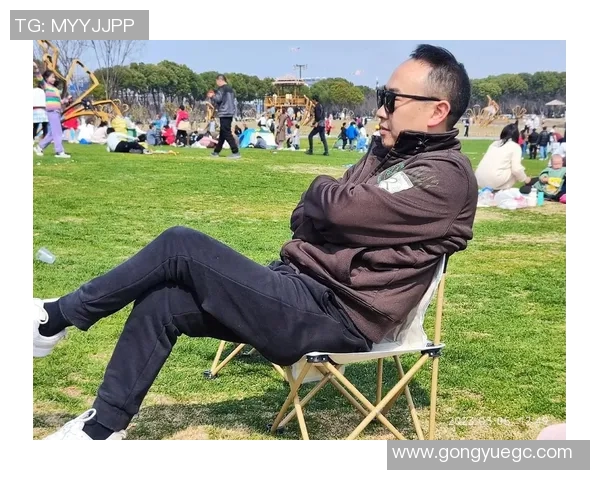 足球巨星钓鱼放松瞬间 享受悠闲时光与大自然亲密接触